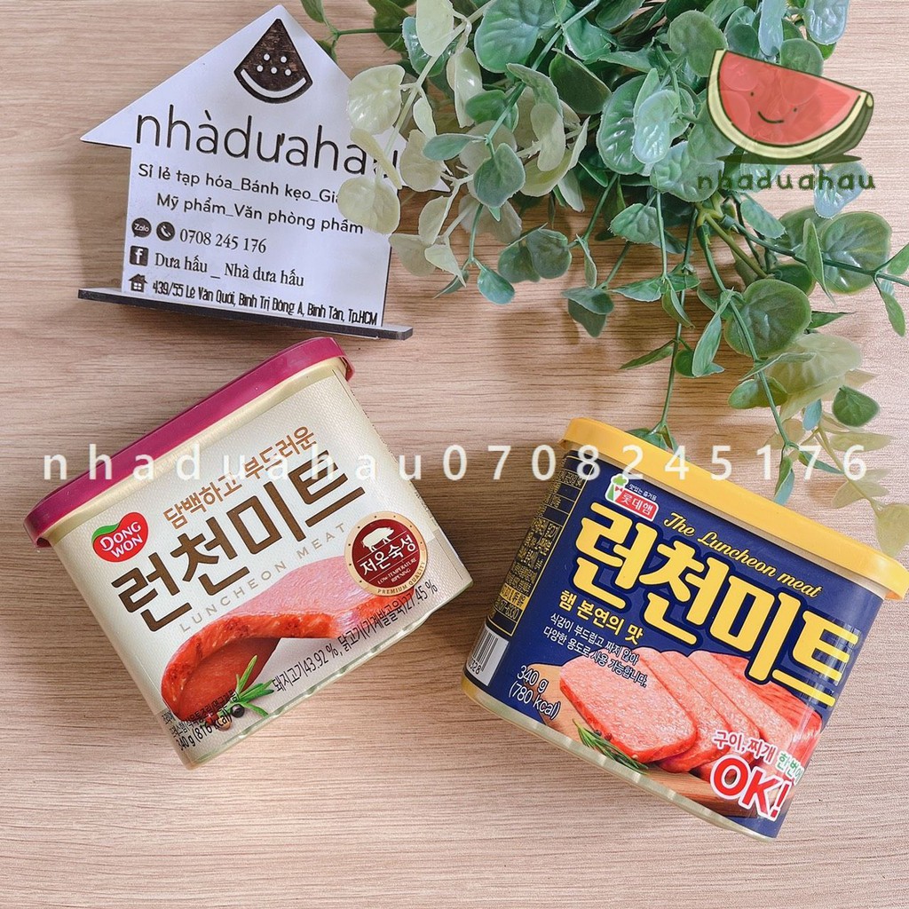 Một hộp thịt hộp Lotte Lunchoen Meat Hàn Quốc 340g 2 màu