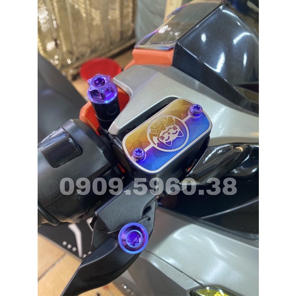 Ốc Tay Thắng Titan Gr5 Vario/Click 2017/2018/2019/2020