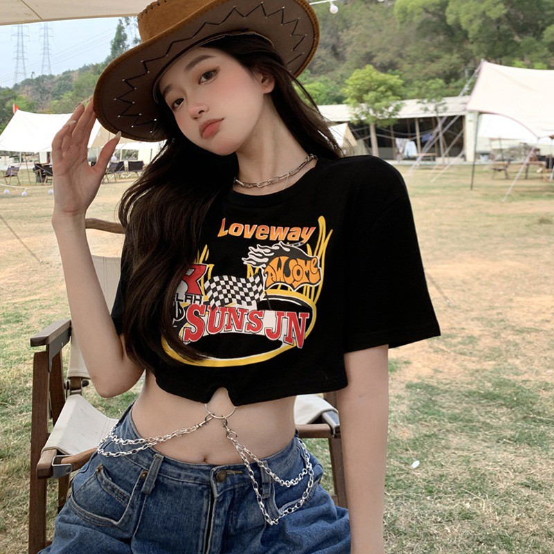 Áo Thun Ngắn Tay Dáng Rộng Hở Rốn Phối Dây Xích Cá Tính Cho Nữ