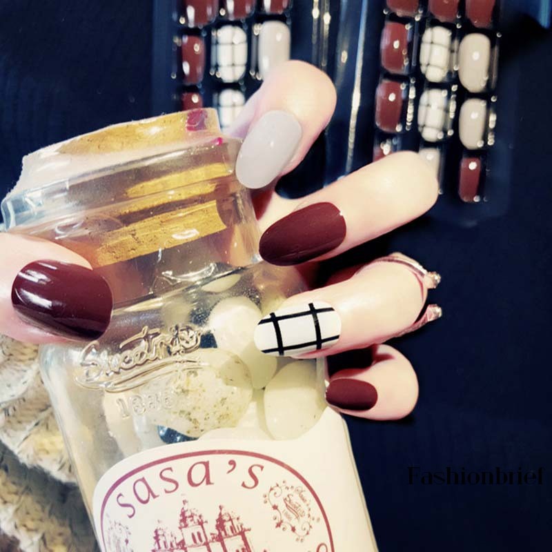 [Hàng mới về] Bộ 24 Móng Tay Giả Đầu Tròn Nhỏ Màu Đỏ Họa Tiết Lưới Hỗn Hợp Thời Trang Cuốn Hút