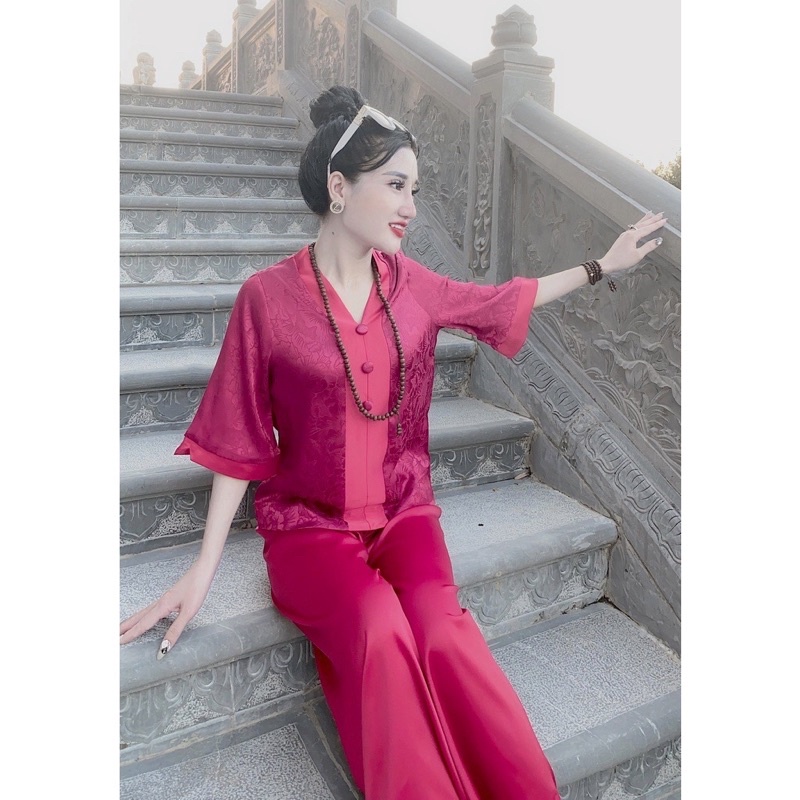 Đồ lam đi chùa-mẫu gấm bà lai