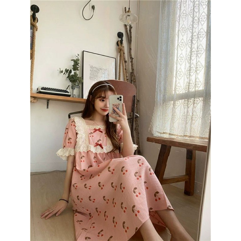 Váy ngủ, bộ đồ ngủ nữ kiểu Hàn Quốc cộc tay/dài tay freesize hai màu hồng, xanh ren hoa văn cherry | BigBuy360 - bigbuy360.vn