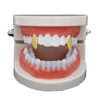 Một chiếc răng nanh trang sức grillz vàng bạc 18k hiphop
