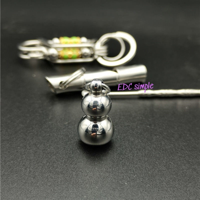 Móc khoá nghệ nhân thủ công thiết kế bằng inox 308 kết hợp với phụ kiện dạ quang phát sáng cao cấp