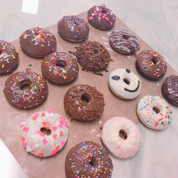 Bột làm bánh donut tiện dụng Donut Mix Bread Garden 320g