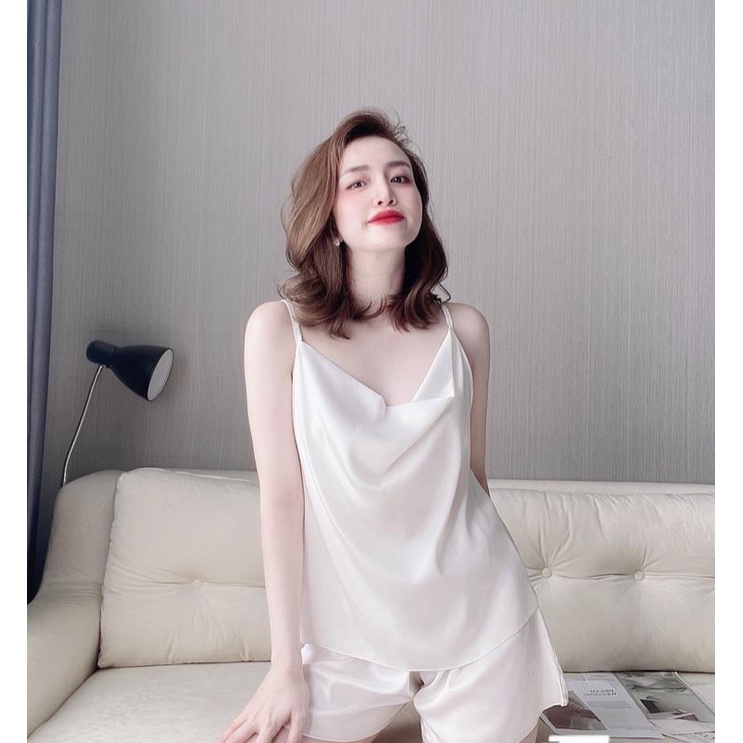 Đồ mặc nhà chất lụa satin kiểu cổ đổ, quần ngắn thoải mái, rộng rãi, chất vải đẹp, mát, ít nhăn, dưới 55kg | BigBuy360 - bigbuy360.vn