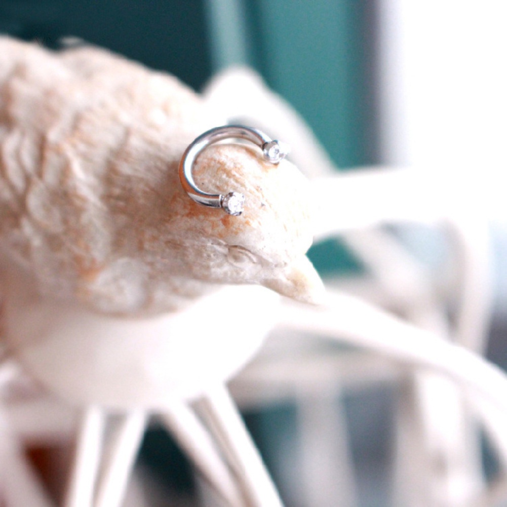 1 Khuyên Tai Chữ U Bằng Thép Titan Đính Đá Thời Trang