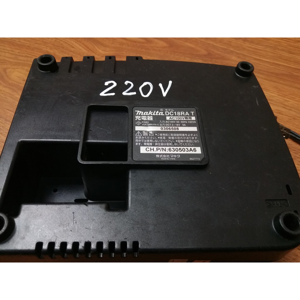 Sạc bàn chính hãng Makita Nhật mã DC18RA điện 100-120V