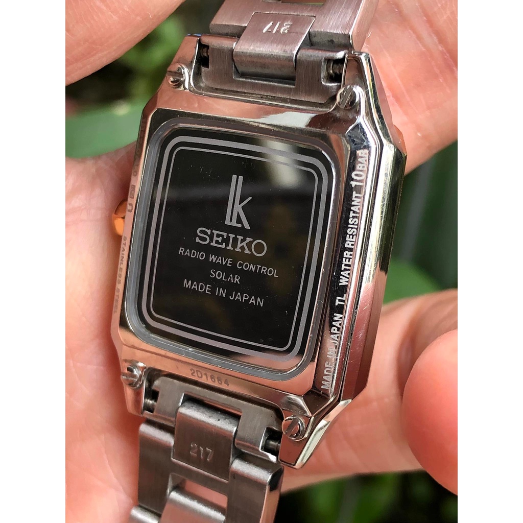 Đồng hồ nữ hiệu Seiko, dây thép không gỉ, hàng đã qua sử dụng