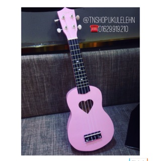 Ukulele lỗ tim hồng nhạt Magnate full pk
