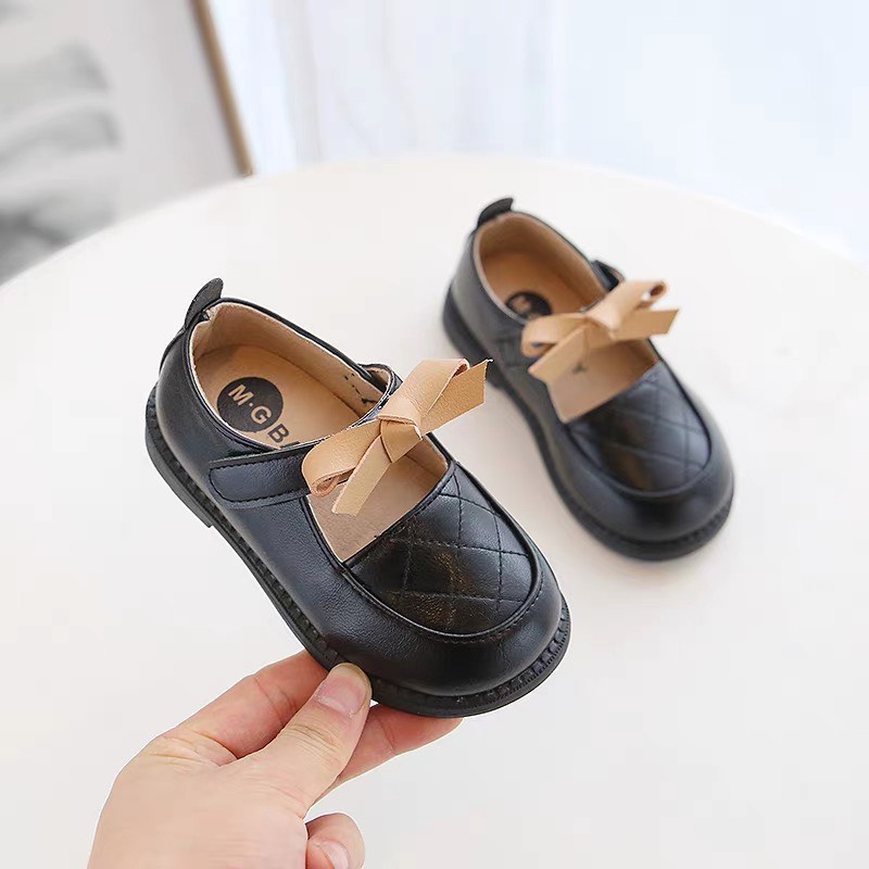 Giày búp bê bé gái - giày bệt quai ngang dán đính nơ xinh xắn, da PU, đế mềm chống trượt cho bé đi không đau chân V855
