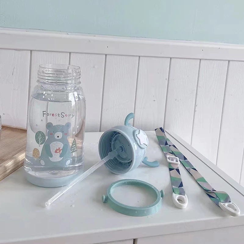 Bình Nước 600ML Chống Thấm Nước Chống Rò Rỉ Họa Tiết Hoạt Hình Kèm Ống Hút Và Dây Đeo Tiện Dụng
