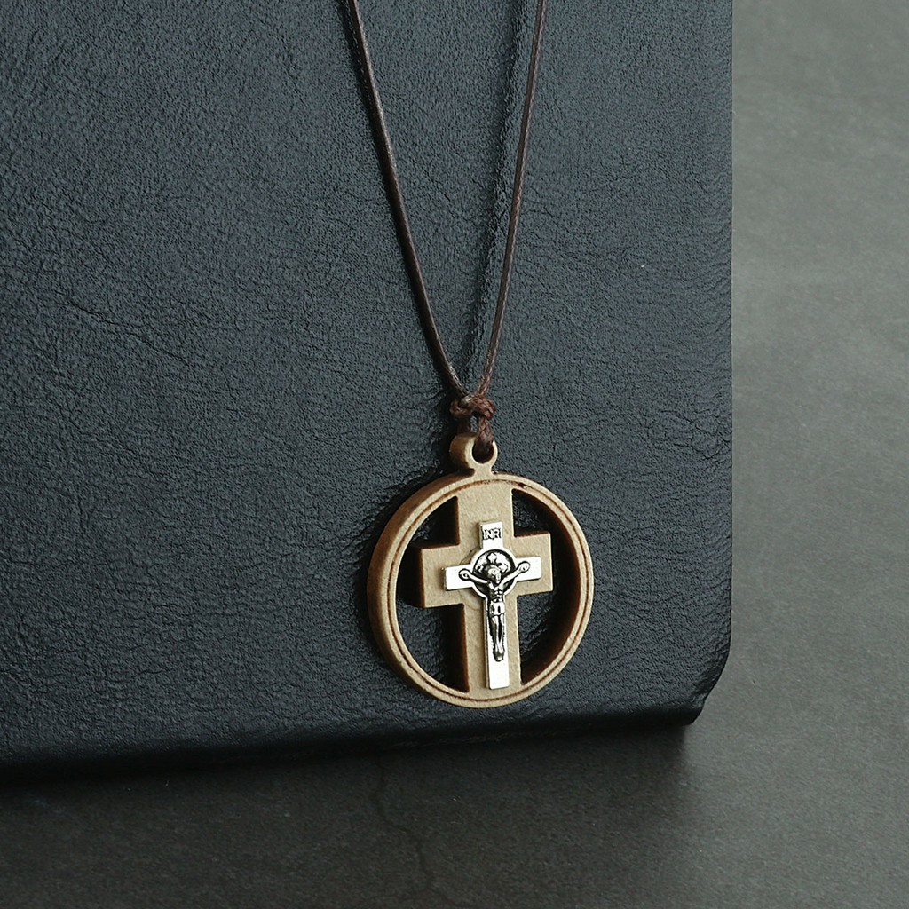 Dây chuyền mặt tròn bằng gỗ khắc hình chúa Jesus