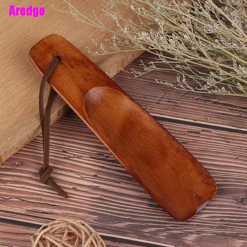 Dụng cụ hỗ trợ mang giày bằng gỗ