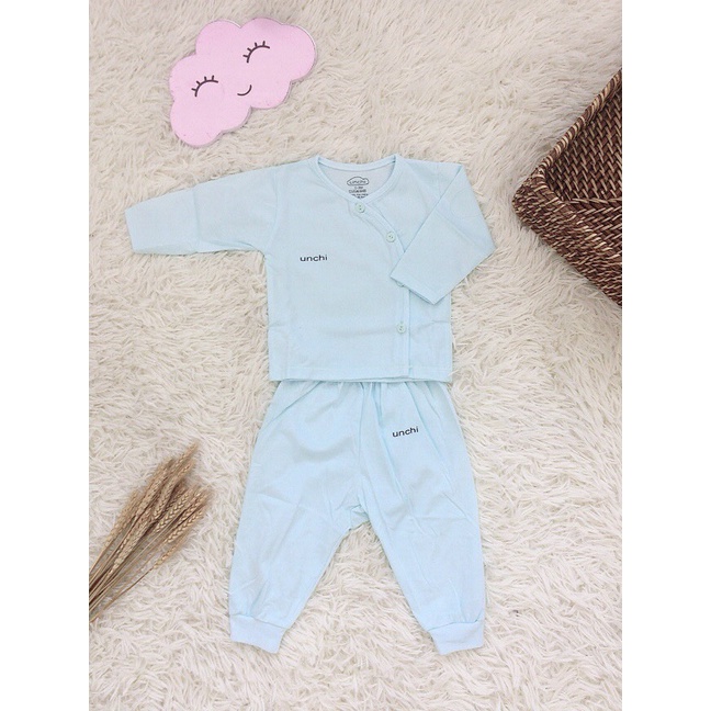 Bộ quần áo unchi cài lệch chất cotton mền mại cho bé