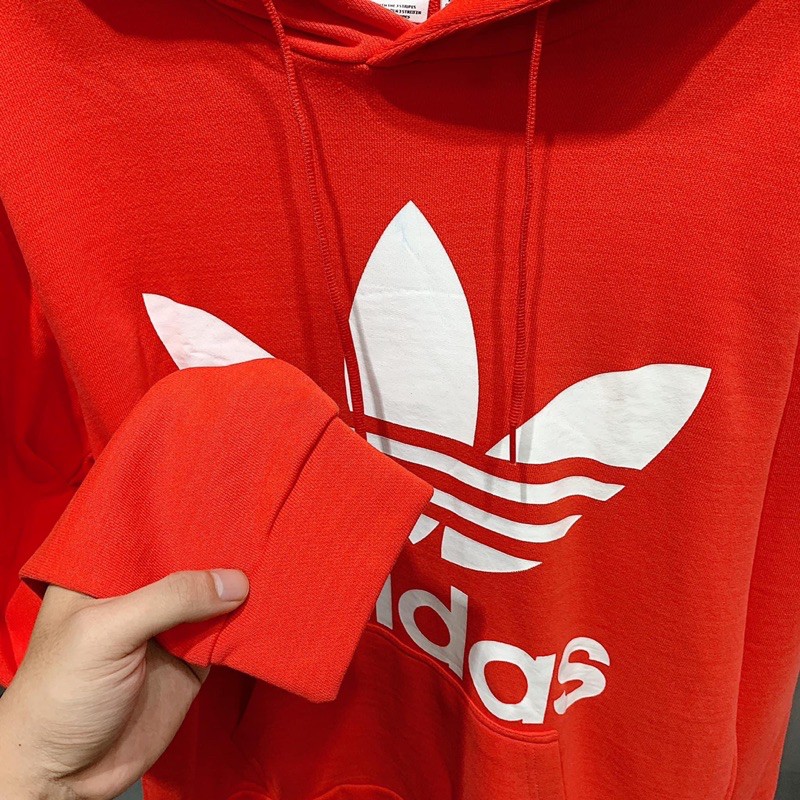 Áo Hoodie das màu đỏ phối logo phía trước