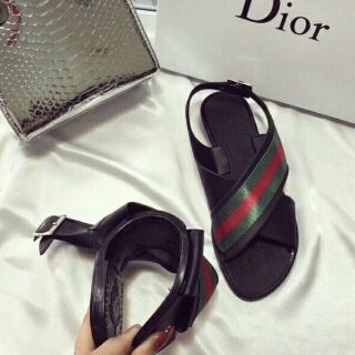 Sandal nhựa dẻo quai chéo