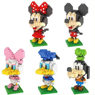 Bộ lắp ráp LEGO dành cho trẻ với các nhân vật dễ thương.