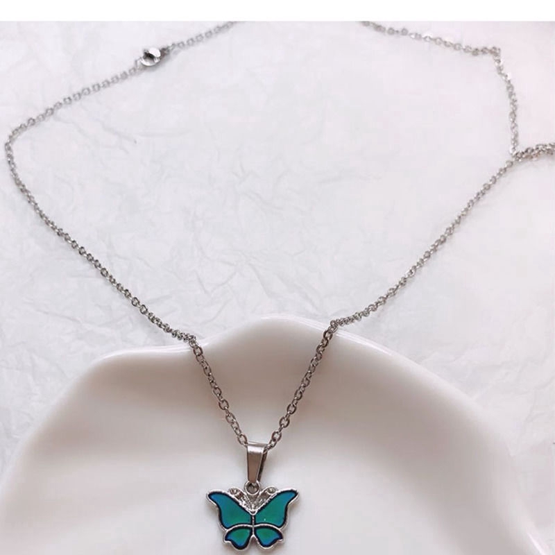 Vòng Cổ Mặt Bướm Đổi Màu Theo Nhiệt Độ