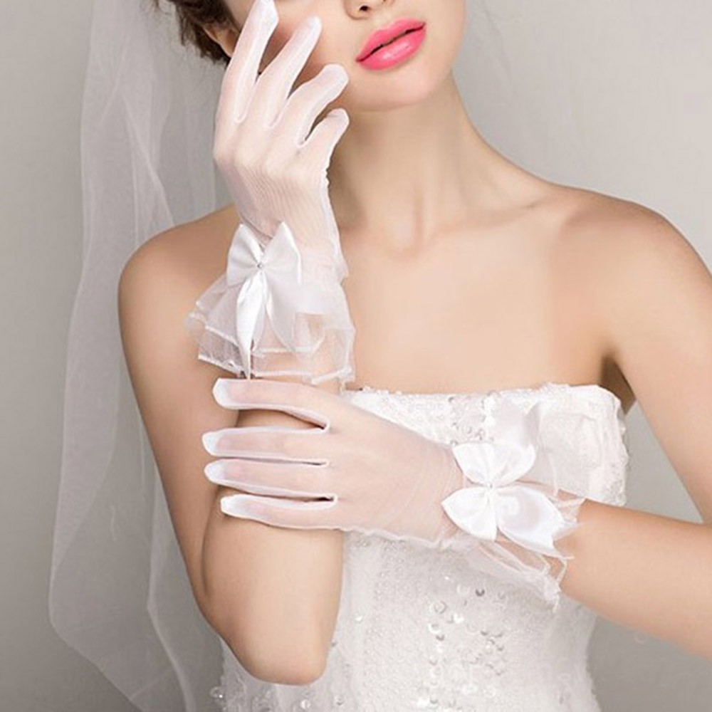 Đôi găng tay phối nơ dành cho cô dâu