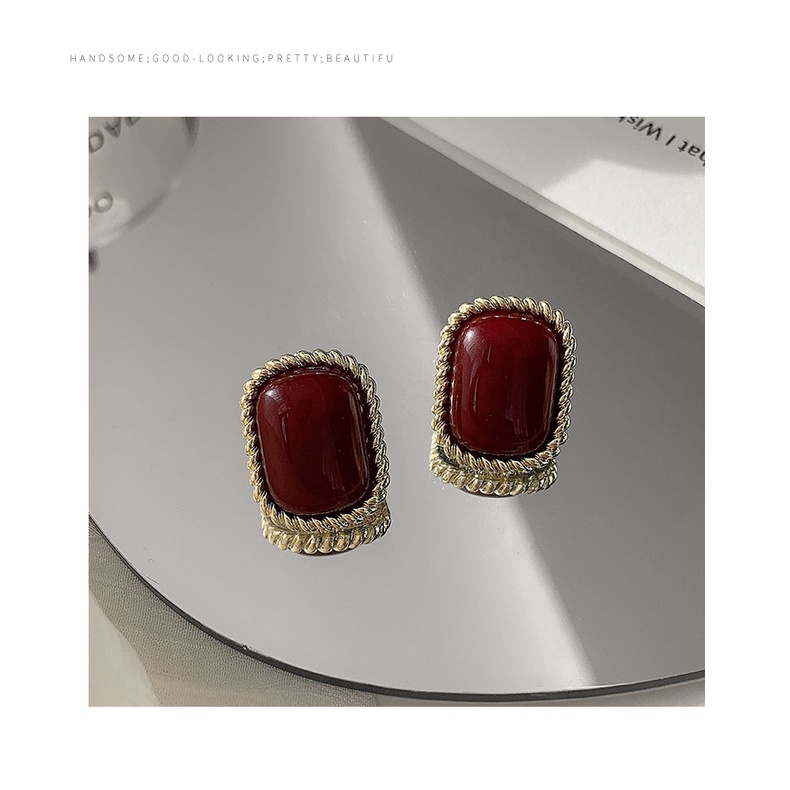 Khuyên Tai Nữ Trang Tạo Hình Độc Đáo