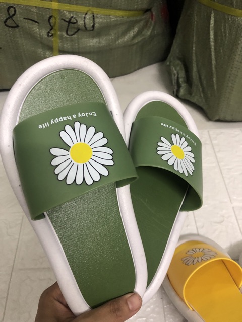 Dép hoa cúc nhựa su đúc êm chân | BigBuy360 - bigbuy360.vn
