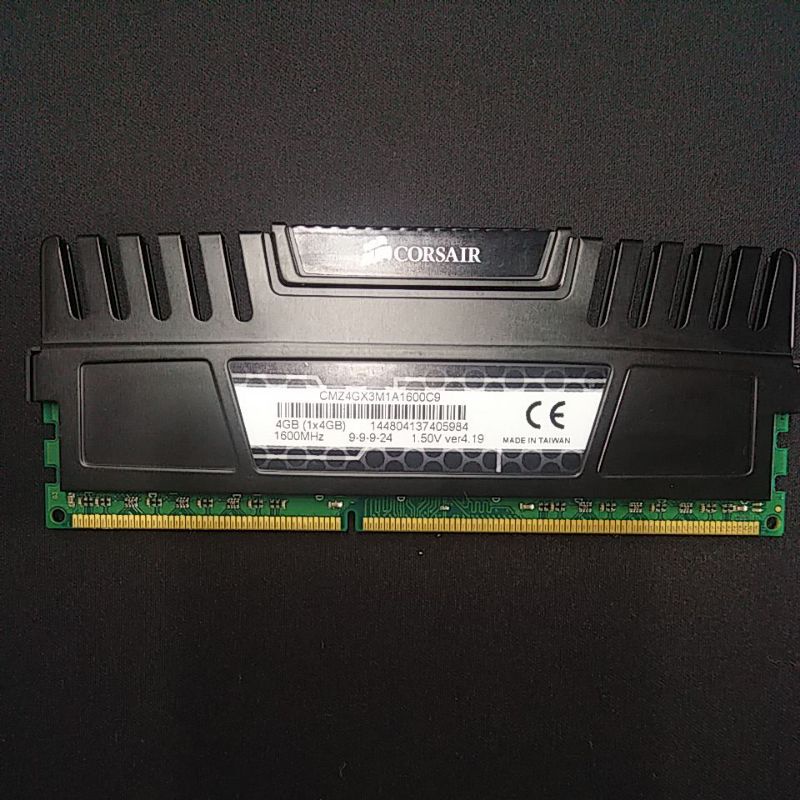 Ram máy tính DDR3 4G Corsair có tản nhiệt