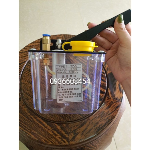 Bình bơm dầu máy cnc