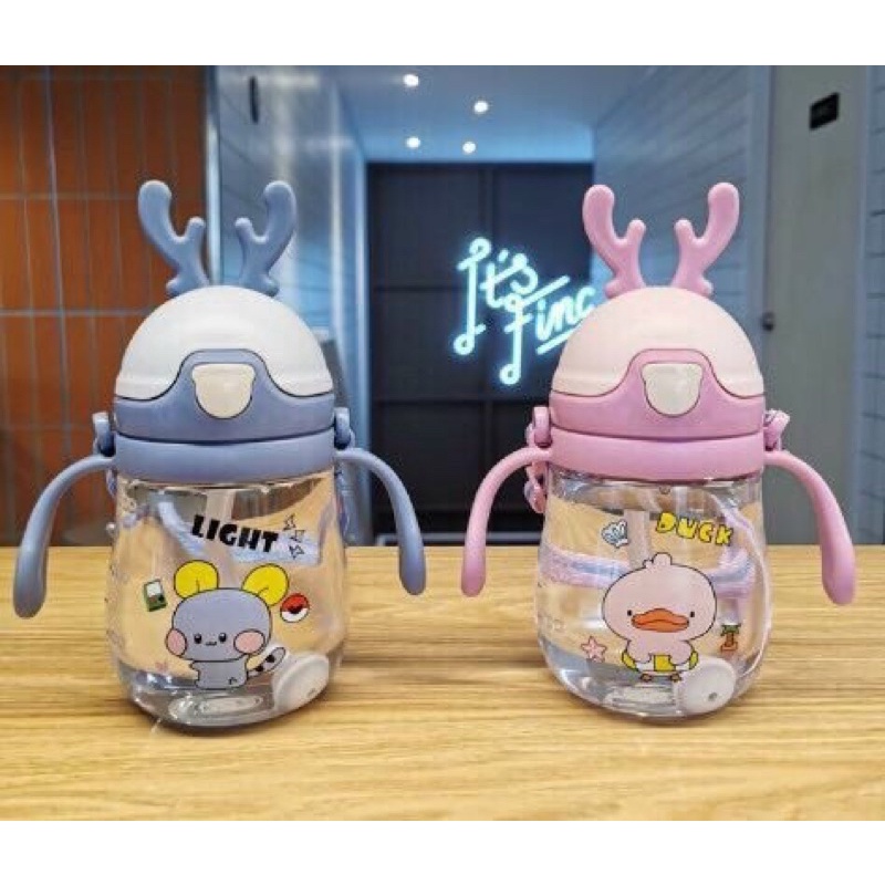 Bình tập uống nước có van chống sặc hình hươu 280ml - loại có dây đeo