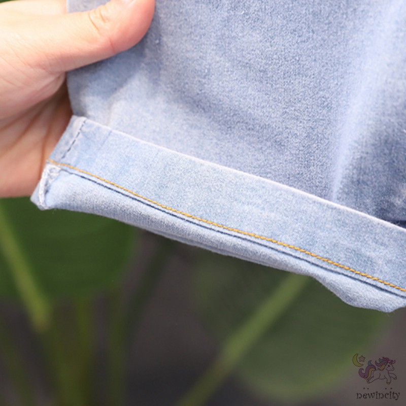 Bộ áo thun cổ tròn kẻ sọc + quần yếm denim cá tính cho bé