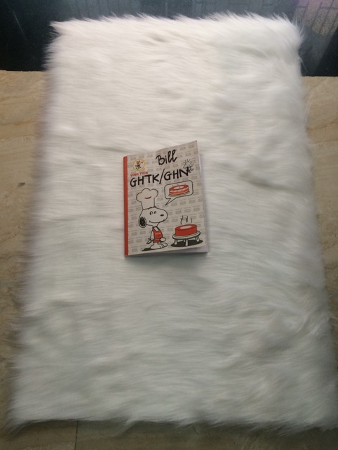Thảm lông trắng dài trang trí kệ tủ siêu xinh