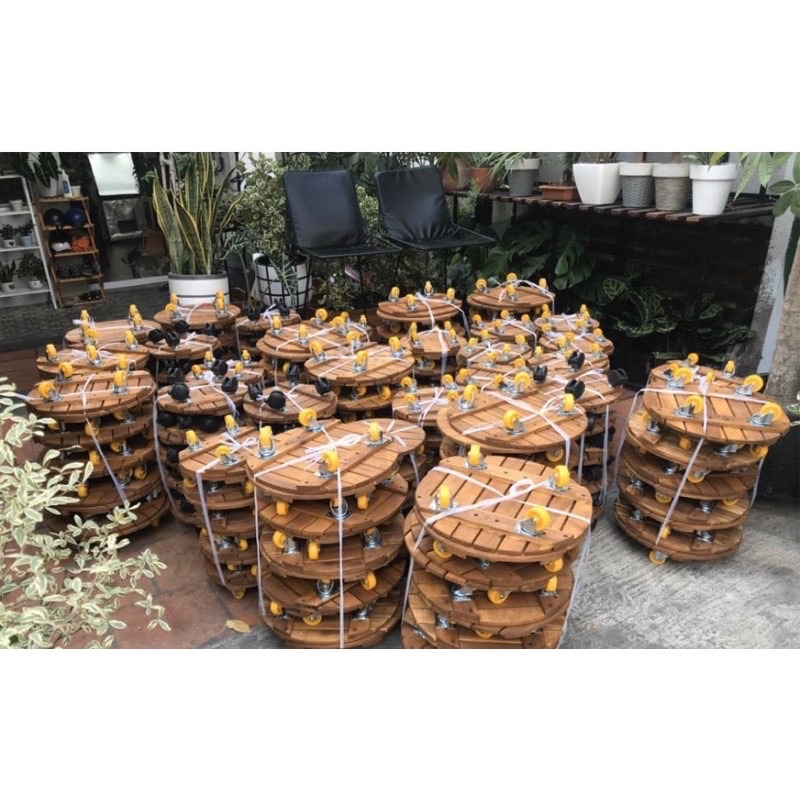 Đế gỗ để châu cây có 4 bánh xe- kệ giá đỡ chậu cây hoa cây cảnh.