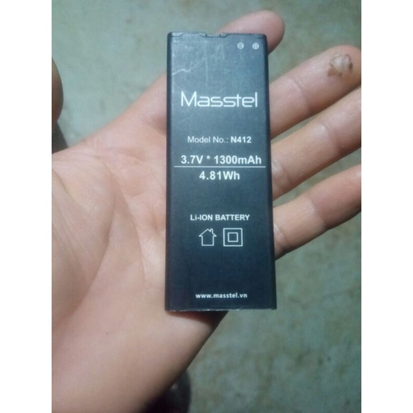 Pin điện thoại Masstel N412 cũ.