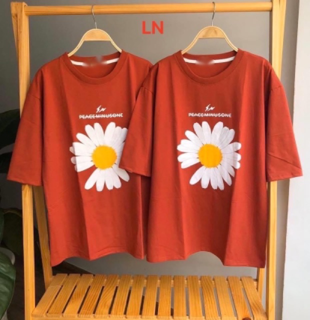 Áo phông hoa cúc to nhị vàng chữ LN12