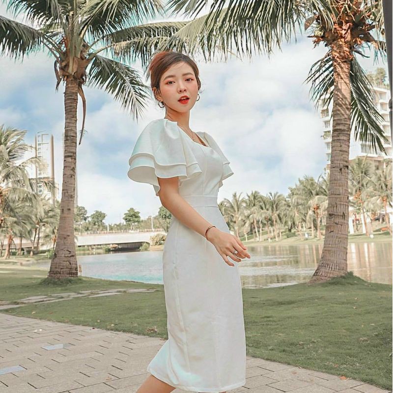 Đầm midi trắng cổ vuông tay bèo.