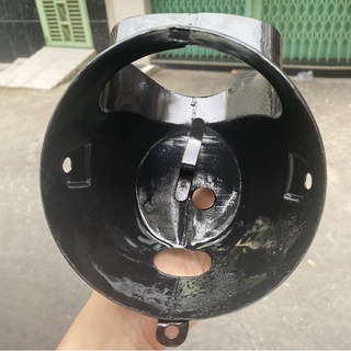 Đèn pha xe 67 luôn gáo bằng sắt.