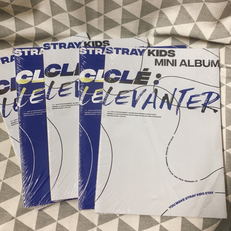 ALBUM LEVANTER - NHÓM NHẠC STRAY KIDS (NGUYÊN SEAL)