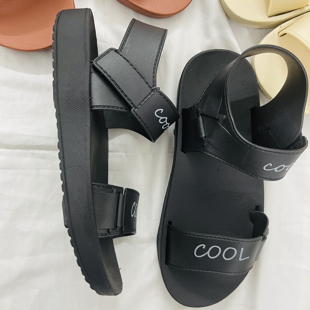 [Mã FAMAYWA2 giảm 10k đơn từ 50k] Sandal nữ dáng basic đế cao su siêu bền siêu êm D147