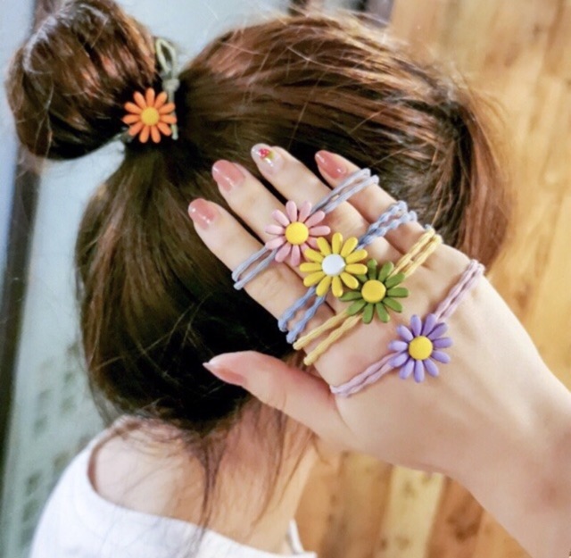 Cột tóc hoa cúc sắc màu cực dễ thương