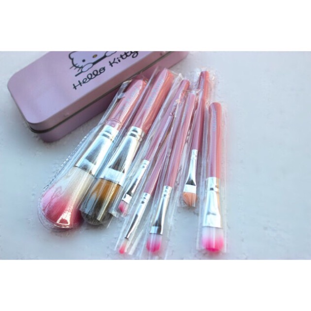 Set cọ trang điểm Hello kitty 7 món kèm hộp