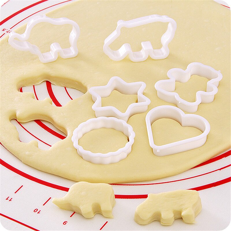 Bộ 6 khuôn cắt tạo hình, làm cơm nắm, làm bánh cho bé Baby Shark Store 2022