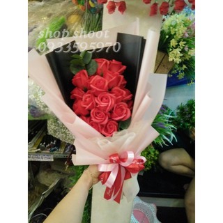 Bó hoa sáp đỏ phối giấy hồng