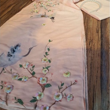 Áo dài cách tân tơ oganza 4 tà kết chim đào màu phớt hồng áo dài cách tân kết đính MS14 .