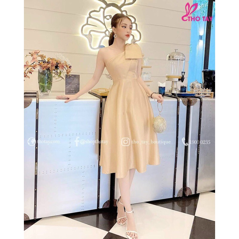 ĐẦM XOÈ LỆCH VAI ĐÓNG CƯỜM