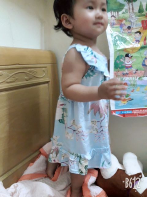 Váy lanh đẹp bé gái
