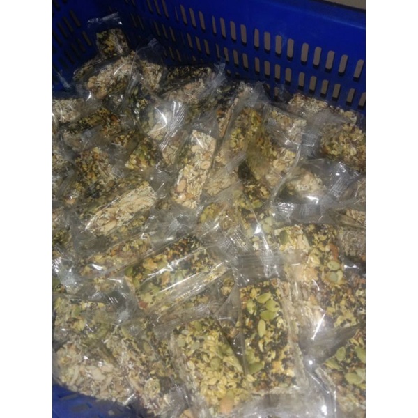 Thanh gạo lứt dinh dưỡng kẹp hạt,mix chà bông thơm ngon