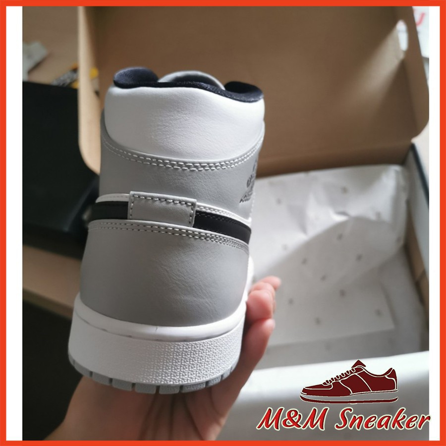 (Ngaosneakers) Giày thể thao AIR JORDAN 1 Light "Smoke" Grey Retro High xám khói cao cổ siêu đẹp | BigBuy360 - bigbuy360.vn