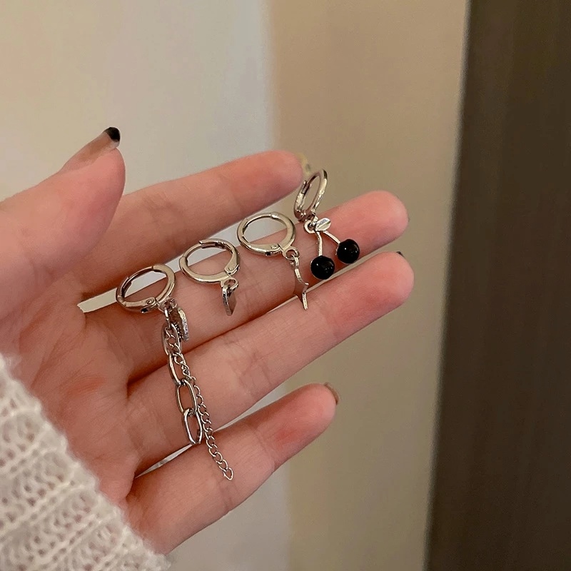 Set 4 Khuyên Tai Trái Tim / Ngôi Sao / Hình Học Tua Rua Màu Đen Thời Trang