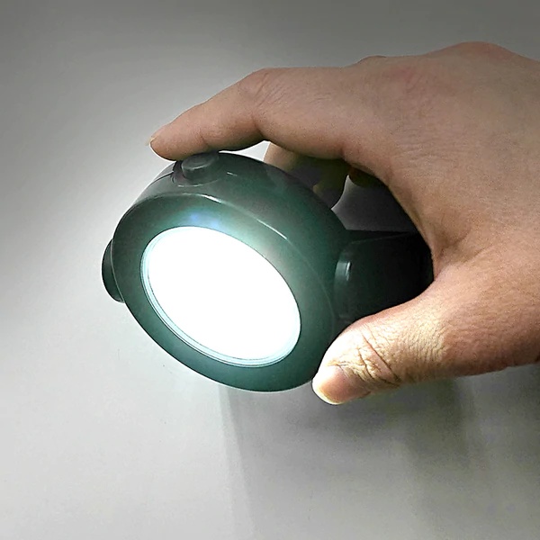 Daiso Đèn Led để ở góc có nam châm