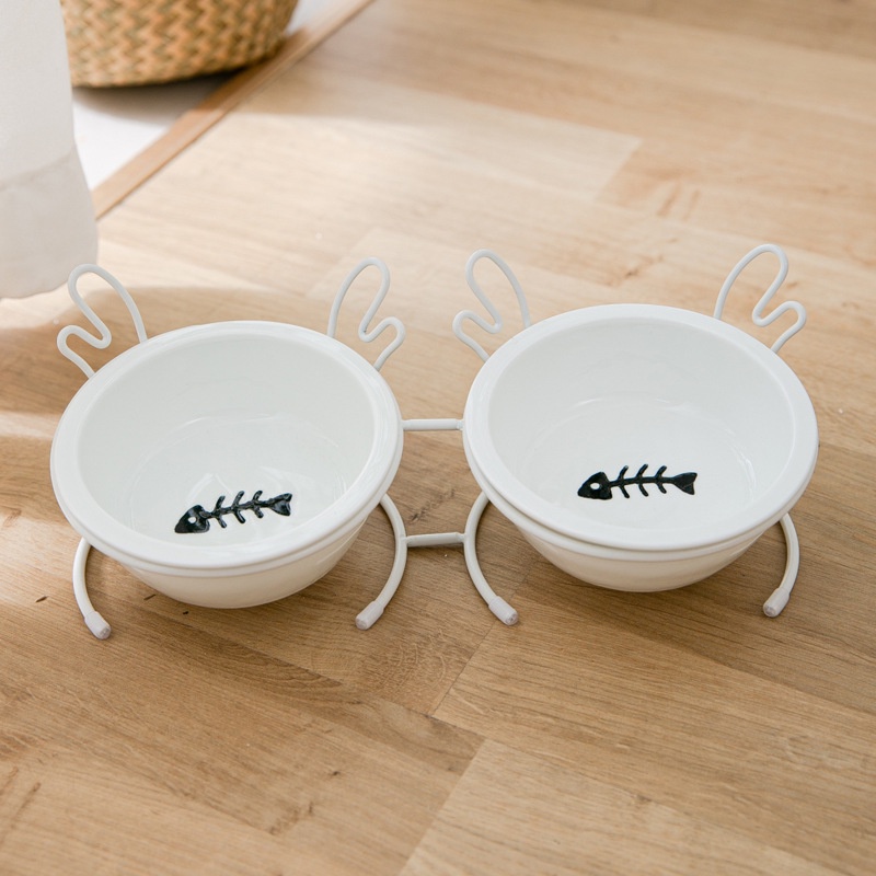 Bát ăn đôi chó mèo tráng men trắng hình con cá, đế bát ăn hình tuần lộc đáng yêu